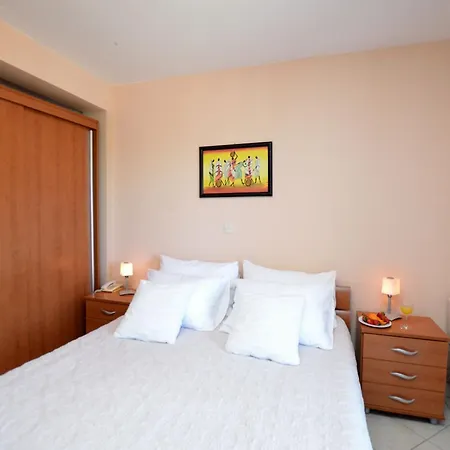 Aurora Guest house 3*