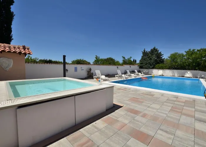 Πανσιόν Aurora Πούλα