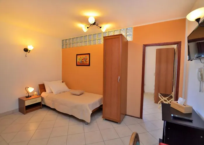 Aurora Πανσιόν