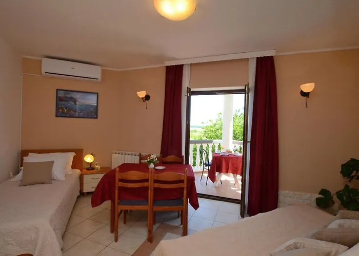 Πανσιόν Aurora Πούλα