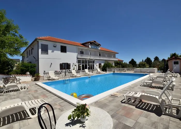 Aurora Πανσιόν